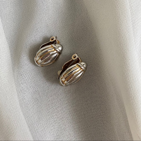 VTG Ribbed Football Almond Silver Clip Earrings - Picture 3 of 5